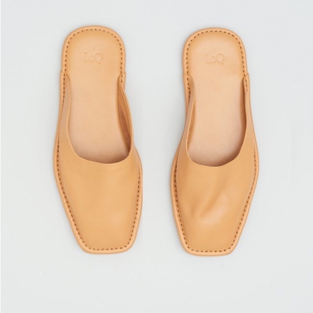 BNIB LoQ Descansa leather slides (Size 37, Miel)